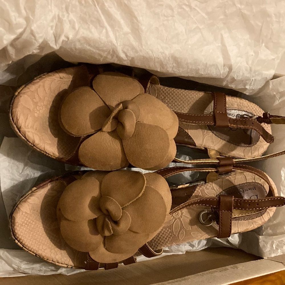 Born BOC Hop ll Brown Leather Flower Print Wedges